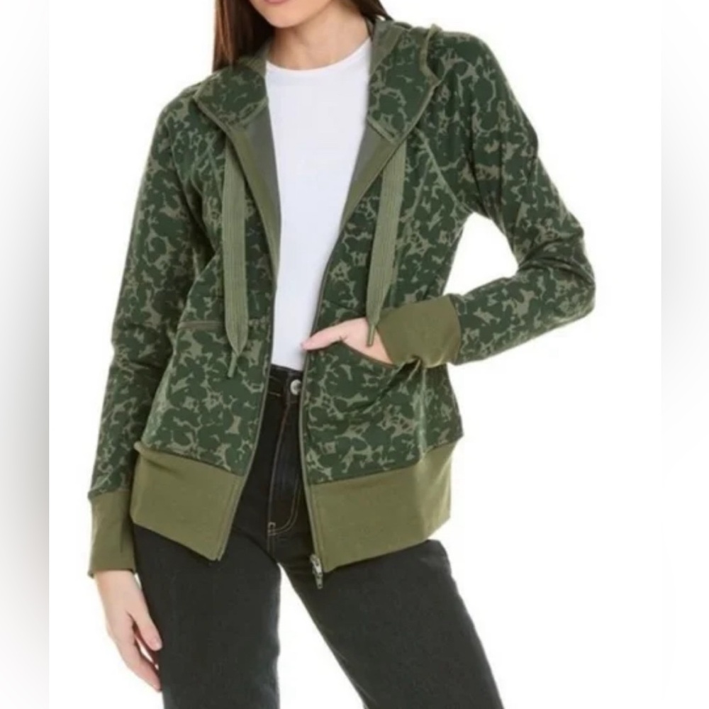 Cabi marathon jacket in camouflage. Size small